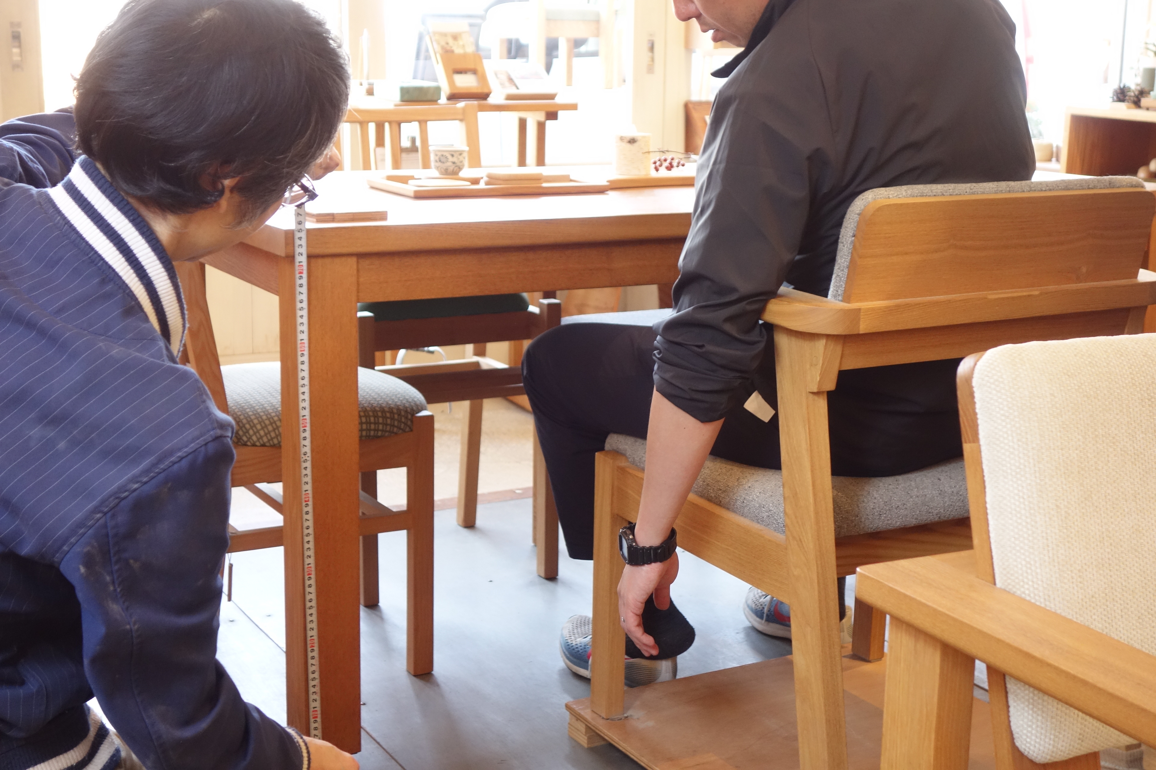 実際にモノに触れて