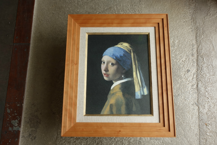 フェルメール作品を無垢の木ブラックチェリーの額縁に飾ります